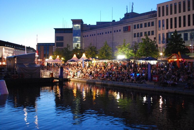 Tolle Abendstimmung beim Bootshafensommer 2013 (Bild: Kiel Marketing).